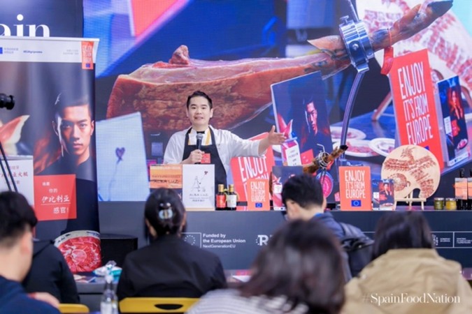 欧洲顶级美食：伊比利亚火腿闪耀2025中国国际进口博览会